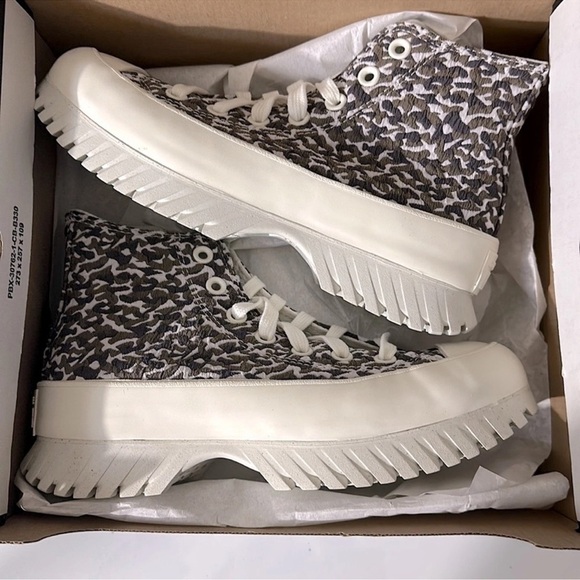 NWT CONVERSE Chuck Taylor All Star Lugged 2.0 Jacquard in Sand Dune Sz. 6 W / 4M - Picture 8 of 13